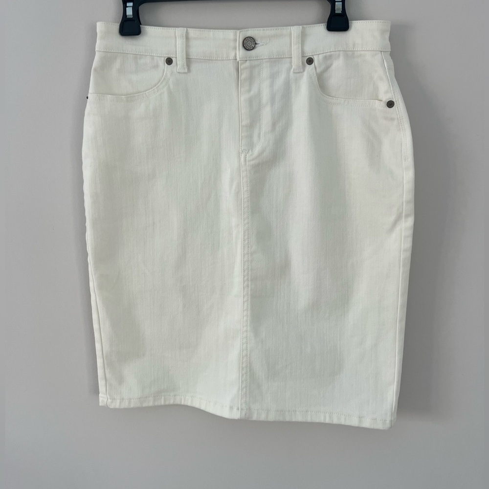 GAP white denim pencil skirt in EUC